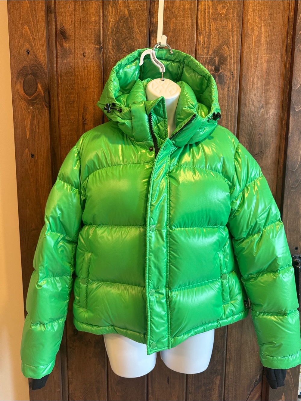 Aritzia Super Puff short bright green size Small